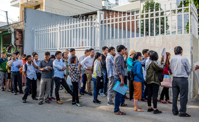 Người Sài Gòn rồng rắn xếp hàng làm thủ tục nhà đất